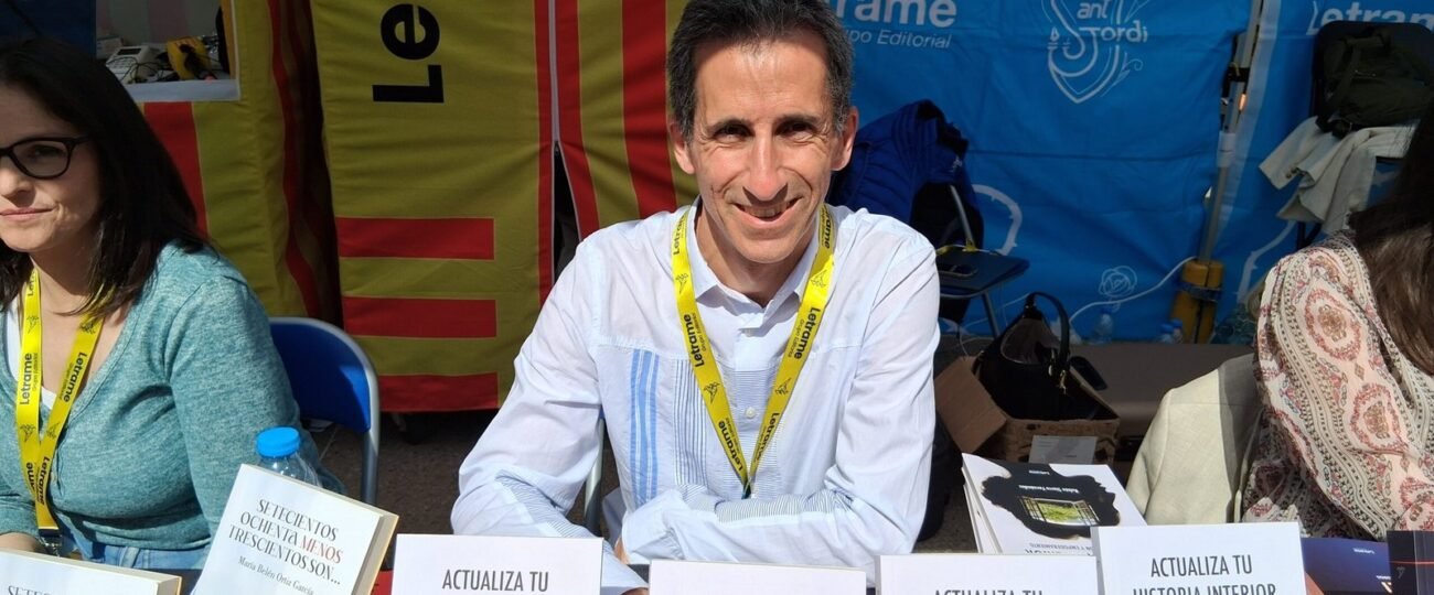 Rubén Sierra Fernández presentó su libro Actualiza tu historia interior en Sant Jordi 2025 de la mano de la Editorial Letrame