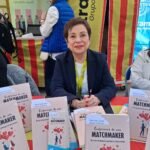 Maria del Carme Banús Villarroya firmó ejemplares de Confesiones de una matchmaker en Sant Jordi 2025 junto a Editorial Letrame