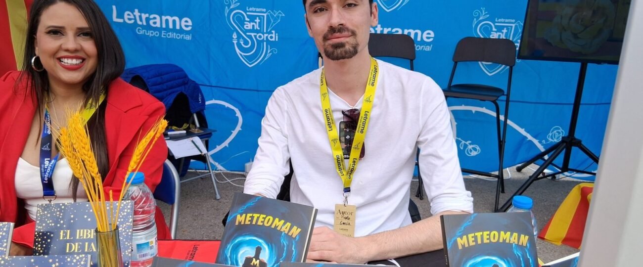Pablo García presentó Meteoman en Sant Jordi 2025 en la parada de Editorial Letrame