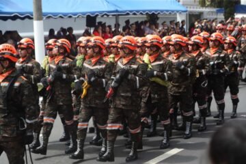 Ejército celebra 154 años con desfile y nuevo jefe del Estado Mayor es ascendido a general de división