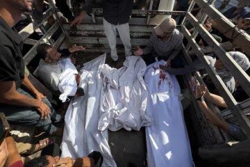 Última hora del conflicto en Oriente Próximo, en directo | Al menos 15 muertos por disparos del ejército israelí mientras esperaban para recibir comida en el centro de Gaza