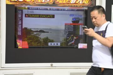 Última hora del terremoto en Rusia y alerta de tsunami, en directo | El tsunami toca la costa de EE UU y fuerza desalojos masivos en el Pacífico