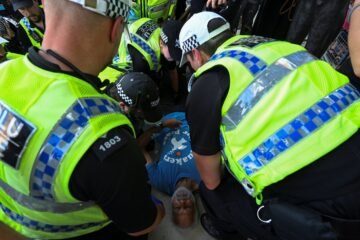 La policía británica detiene al  menos a 365 personas en Londres por apoyar al grupo Acción Palestina