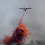Un muerto y nueve heridos en un violento incendio en el sur de Francia que ha arrasado 13.000 hectáreas