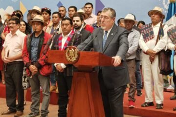 Arévalo propone reforma para permitir construcciones del Estado en tierras de comunidades indígenas