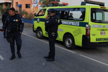 Piloto con crisis nerviosa y vehículo con impactos de bala en intento de asalto en La Reformita, zona 12