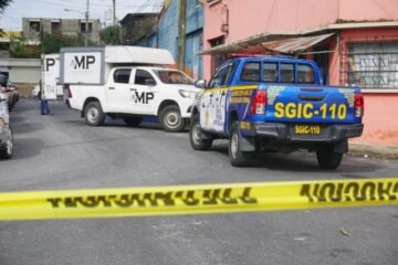 Vecinos narran cómo sicario se subió a un vehículo y mató a comerciante en la zona 3