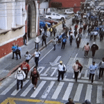 Militares veteranos manifiestan en la zona 1 e instalan tarima en perímetro del Congreso