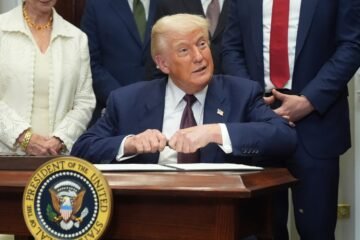 Trump sube el arancel a Canadá del 25% al 35% e impone altos gravámenes a 70 países