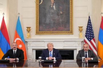 Los líderes de Armenia y Azerbaiyán firman en la Casa Blanca un preacuerdo de paz