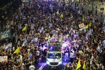 Miles de personas protestan contra la decisión de Netanyahu de ocupar Gaza: “Cada día, cada hora cuenta para los rehenes”