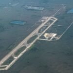 Confirmados 14 guatemaltecos detenidos en Alligator Alcatraz, cárcel rodeada de caimanes; recibirán visita consular