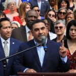 Los demócratas se lanzan a la ofensiva para recuperar terreno entre los votantes