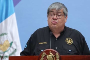 En medio de allanamientos del MP, Jiménez insiste en que aún es ministro de Gobernación