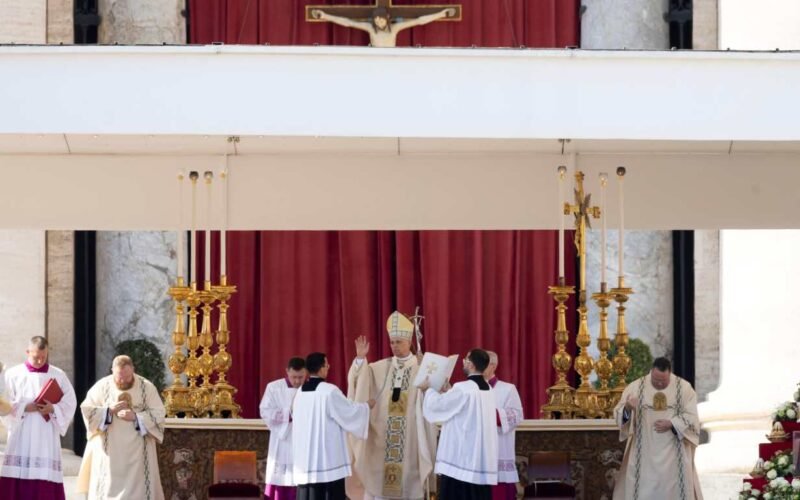El papa León XIV canoniza a los dos primeros santos de Venezuela ante miles de fieles en el Vaticano