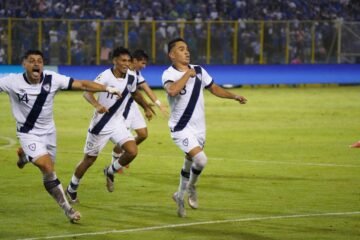 Guatemala saca triunfo de oro y sigue con vida