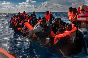 Un centenar de líderes europeos como Macron, Merkel, Salvini y Tusk, denunciados ante La Haya por complicidad en la muerte de migrantes