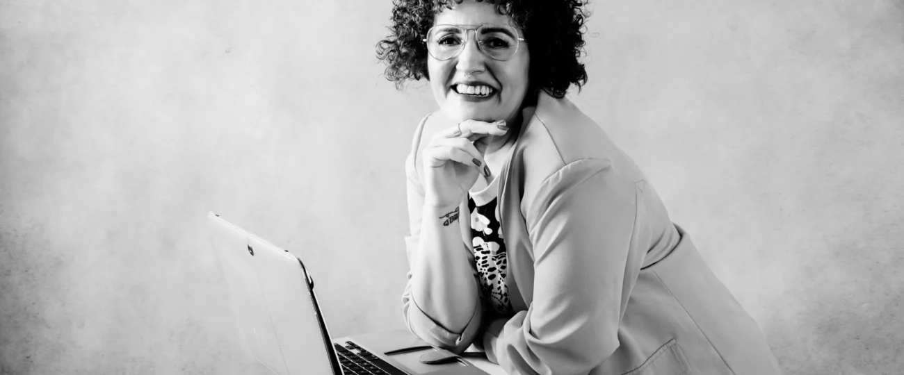Silvia Manzano Giráldez florece entre dolor y ternura con su primer libro Espinas Rosas