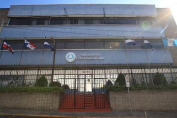 Sala de Izabal y juzgado de Alta Verapaz suspenden juramentación de Karla Gutiérrez como presidenta del Parlacen