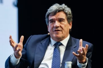 Escrivá llama a repensar la normativa de opas tras el fracaso del BBVA: “Ha sido demasiado largo”