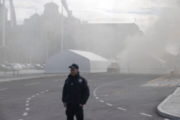 El presidente de Serbia culpa a la oposición del tiroteo contra uno de sus simpatizantes frente al Parlamento