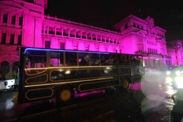 Admiradores de Ricardo Arjona realizan paseo en “El Trolley del Seco” en la ciudad de Guatemala e invitan a vivir una experiencia inolvidable