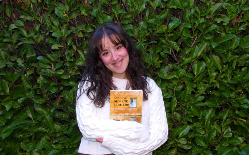 Raquel García Fernández presenta Donde se detiene el miedo, una novela juvenil y romántica que explora la vulnerabilidad humana