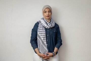 Youmna El Sayed, reportera palestina: “Mi familia me dijo que tenía que elegir ser periodista o madre”