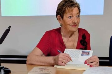 Paquita Santos Serrano rescata la memoria emocional femenina en una obra íntima y solidaria