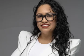 Cindy María González Manga transforma la memoria en literatura necesaria