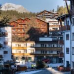 ¿Por qué es conocido Crans-Montana? Así es la localidad de lujo y deporte de Suiza sacudida por la tragedia