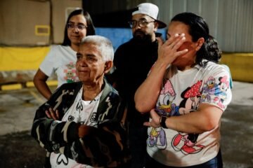 Familiares de los presos políticos esperan la libertad de sus seres queridos tras la amnistía general en Venezuela, en imágenes