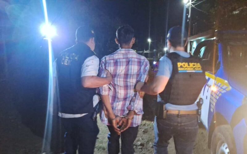 Capturan al esposo de Lenda Ismelda Cárdenas por el asesinato de ella y su hija en Siquinalá