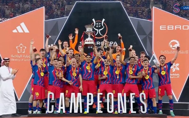 Barcelona gana la Supercopa de España con doblete de Raphinha