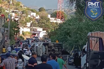 Camiones volcados, carros destruidos y caos vial en la Cuesta del Zope: Siete vehículos chocan en Bárcenas