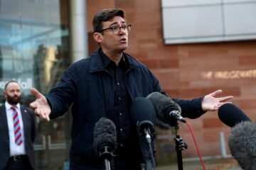 Starmer cierra la vía para que el alcalde de Mánchester pueda disputarle el liderazgo del Partido Laborista