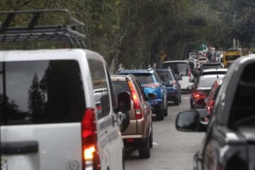 Alta carga vehicular por regreso a clases obliga a salir antes de las 4.30 en municipios cercanos