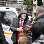 El exmilitar español que espió a Assange para la CIA será juzgado por estafa procesal y falsedad documental