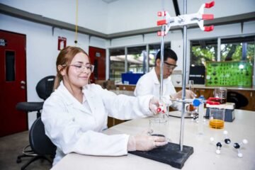 Conmemoran 60 años de liderazgo académico, científico y tecnológico