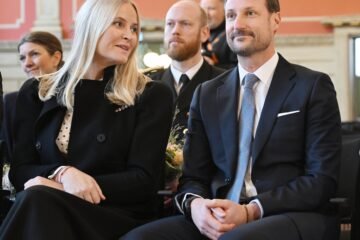 Mette-Marit, bajo la lupa: su prolongado contacto con el pederasta Epstein indigna a Noruega