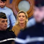 La Fiscalía francesa pide inhabilitar cinco años a Marine Le Pen, pero deja la puerta abierta para que pueda ser candidata