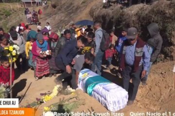 Entre lágrimas y aplausos, sepultan a Randy Cuyuch, niño víctima de motorista en Sumpango