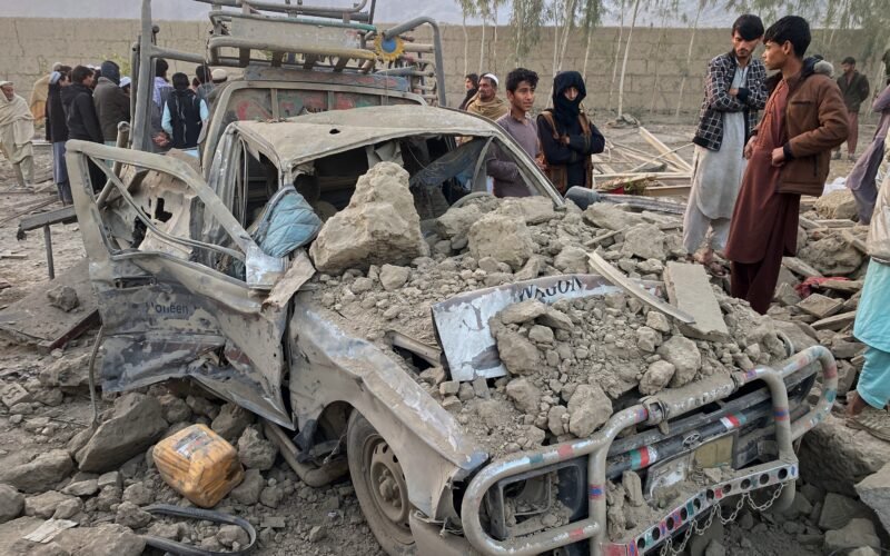 Pakistán bombardea objetivos militares en Afganistán y causa al menos 17 muertos, la mayoría niños