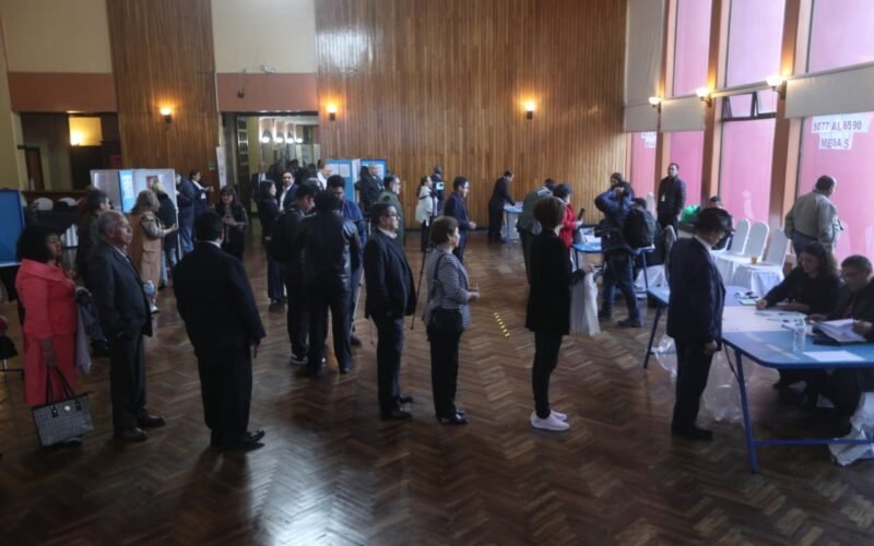 Abogados acuden a las urnas para elegir a los primeros magistrados de la nueva CC