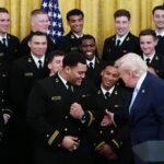 Última hora del ataque de Estados Unidos e Israel contra Irán, en directo | Irán lanza dos misiles hacia una base de EE UU y Reino Unido en el océano Índico