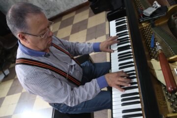 Afinadores de instrumentos: pocos, pero expertos