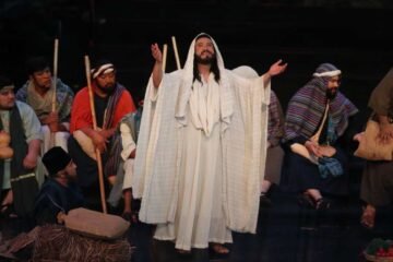 El redescubrimiento de la fe en la era digital: ¿Qué motiva a algunos jóvenes a acercarse a la religión hoy en día?