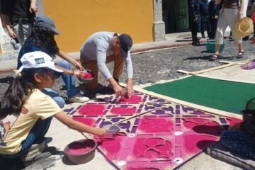 Talleres de alfombras en Antigua Guatemala, un espacio para aprender del arte efímero de Cuaresma y Semana Santa