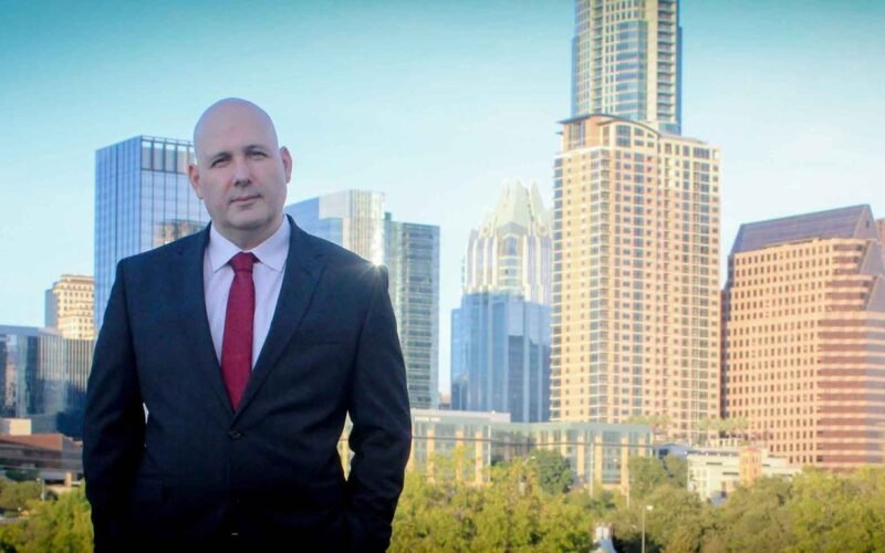 Juan Antonio Lozada expone las grietas del sistema judicial con una obra impactante y necesaria