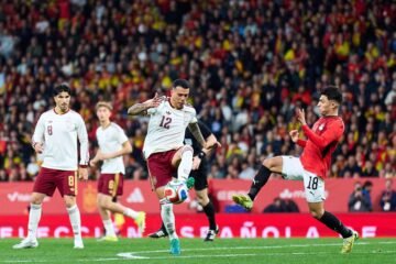 España se atasca ante el muro egipcio y cede el trono mundial